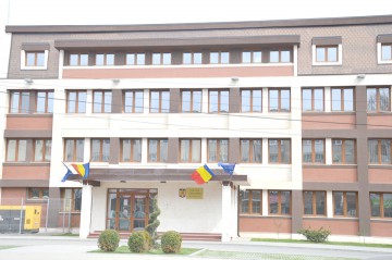 Individul care oferea 10.000 de euro şpagă poliţiştilor, eliberat condiţionat